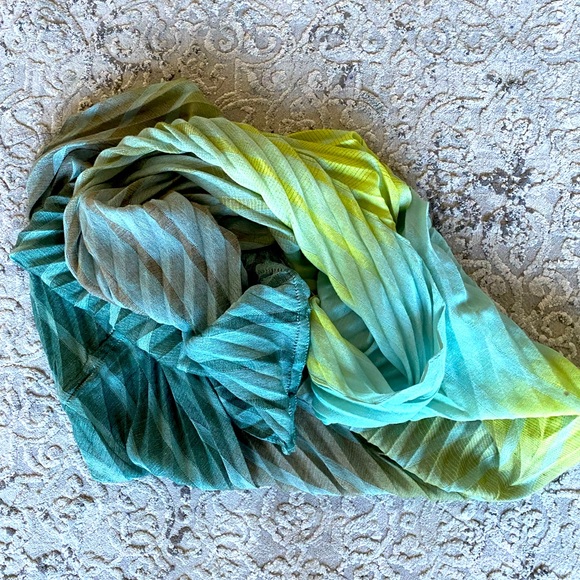 Multicolour infinity scarf - Picture 2 of 3